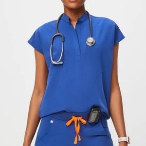 FIGS Raefela Scrub Top - Size XS
